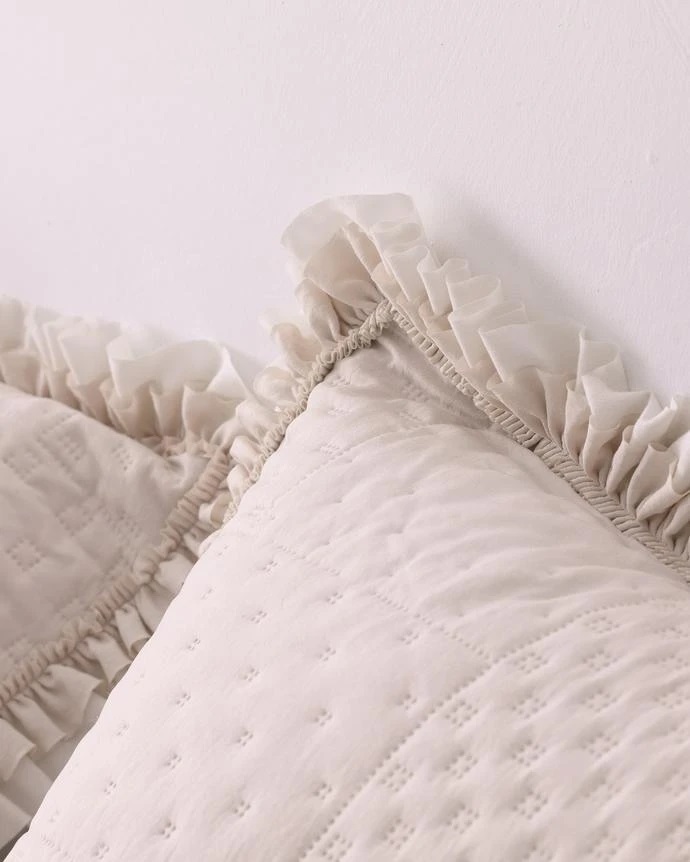 ست رو انداز بژ لبه دار