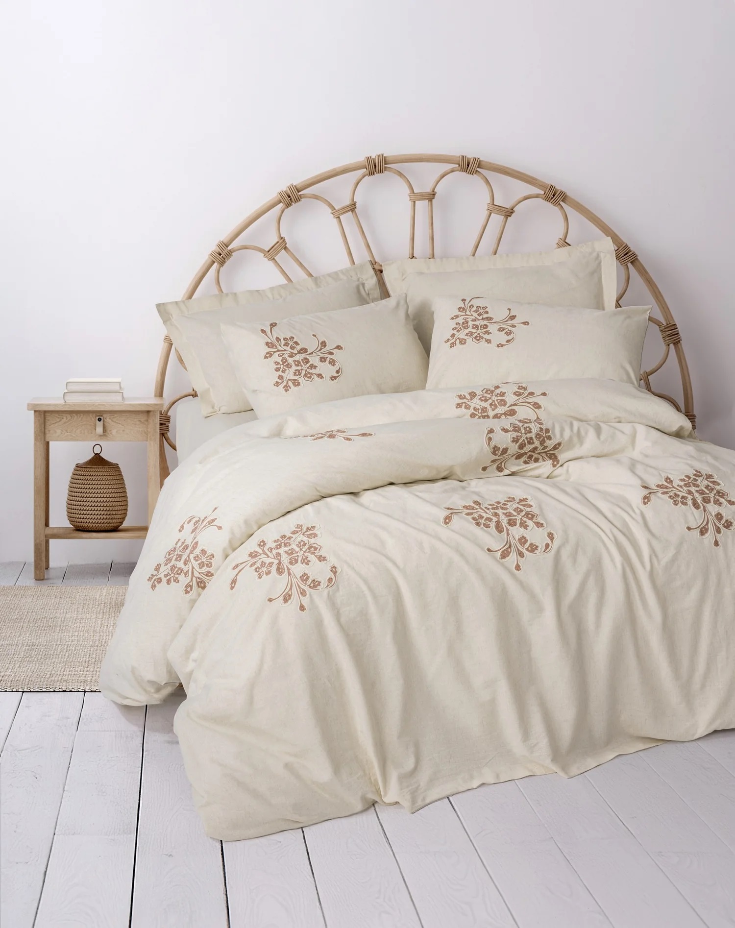 ست کاوری گلدوزی شده لینن کرم کتان باکس